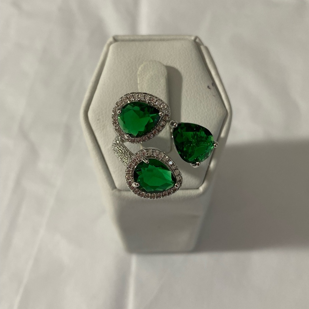 Size 9 WEDDING RING - Picture 5 of 5